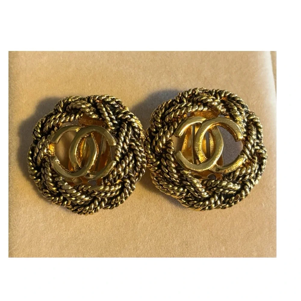 Chanel Vintage Clip On Earrings - Picture 3 of 5